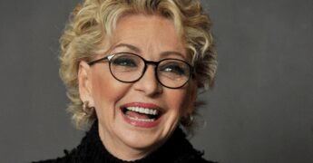 Bonaccorti, i funerali a Roma: le parole di Renato Zero, la folla a piazza del Popolo e l’affetto degli amici