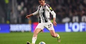 Cambiaso trattiene Ekkelenkamp, arbitro non fischia rigore: proteste in Udinese-Juventus