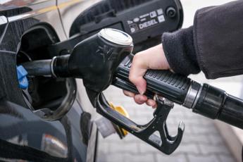 Carburante annacquato e motori ko, consumatori all’attacco: “Servono controlli per arginare illeciti”
