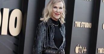 Catherine O’Hara vince un premio postumo agli Actor Award, per lei una standing ovation