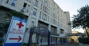 Cede un balcone a Napoli, quattro feriti: due sono ricoverati in codice rosso