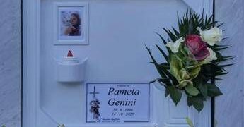 Corpo di Pamela Genini profanato e decapitato, la mamma: “Non posso andare avanti senza seppellirla”