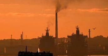 Cuba, arriva petroliera russa con via libera di Trump. Presidente Usa: “Non cambia niente, l’isola è finita” ﻿