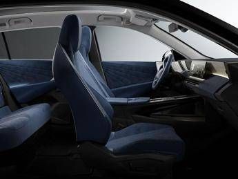 DS N°7, lusso e sostenibilità: interni in Alcantara Blu Eterno