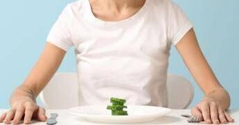 Disturbi alimentari, pediatri: “Non solo femminili, in ragazzi segnali diversi”