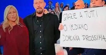 Domenica In, Mara Venier sbotta con Teo Mammucari: “Sei un pirla”