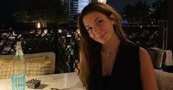 Dubai e attacchi Iran, la testimonianza di una 23enne romana: “Mai avrei pensato di sentirmi in pericolo qui”