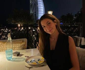 Dubai e attacchi Iran, la testimonianza di una 23enne romana: “Mai avrei pensato di sentirmi in pericolo qui”
