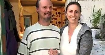 Famiglia nel bosco, difesa presenta ricorso contro l’allontanamento della madre: “Strappo traumatico per i figli”