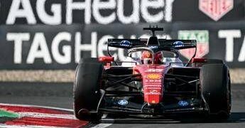 Ferrari, tensione Leclerc-Hamilton in Cina. Il sorpasso che fa infurirare Charles