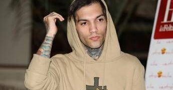 GionnyScandal, il passato difficile: “Quando è morta nonna ho tentato il suicidio”