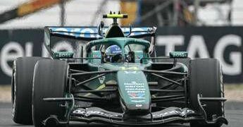 Gp Cina, Alonso toglie mani dal volante per continue vibrazioni e poi si ritira. Cos’è successo