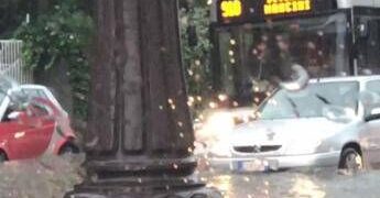 Grandine a Roma sud e sul litorale: strade allagate e traffico in tilt