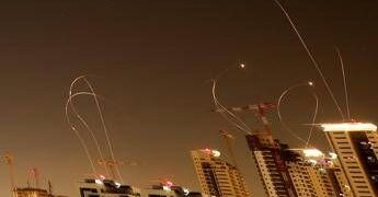 Guerra Iran, missile su Tel Aviv fa 6 feriti. Nuovo raid Idf sul Libano – La diretta