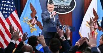 Guerra in Iran, Pentagono vuole 200 miliardi di dollari: “Servono soldi per uccidere i cattivi”