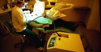 Ia, oltre 90% dentisti la conosce ma sfida resta integrazione in pratica clinica