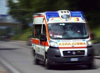 Incidente al Rally 1000 Miglia, auto esce di strada: spettatore travolto e ucciso