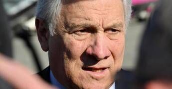 Iran, Tajani: “Oman chiude frontiera, italiani restino a Dubai”