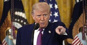 Iran, Trump chiede una coalizione: “Altri paesi mandino navi per aprire lo Stretto di Hormuz”