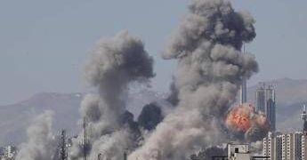 Iran, attacco Usa entra in fase 2: “Colpiremo ovunque, Teheran senza chance”