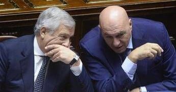 Iran, oggi Tajani e Crosetto in Parlamento. Opposizioni in pressing: “In Aula venga Meloni”