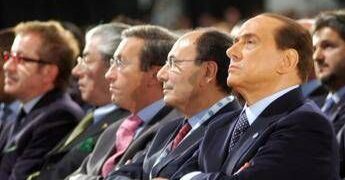 La ‘Bossi-Fini’, legge sull’immigrazione ancora in vigore: nasce nel 2002 con il secondo governo Berlusconi