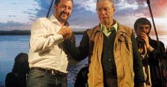 La Lega annulla tutti gli eventi, Salvini: “Giornata dedicata a Umberto Bossi”