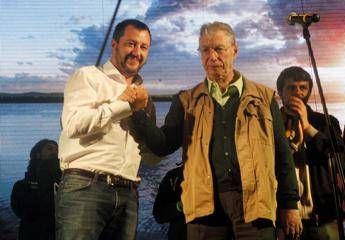 La Lega annulla tutti gli eventi, Salvini: “Giornata dedicata a Umberto Bossi”
