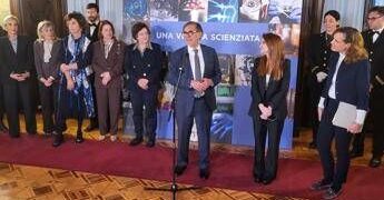 La Russa inaugura mostra su scienziate italiane: “Grazie a lungimiranza Diana Bracco”