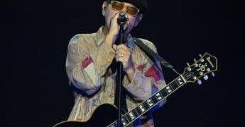 Luca Carboni: “Si può nascere due volte”. Il suo concerto una messa laica che emoziona