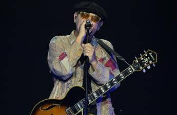 Luca Carboni: “Si può nascere due volte”. Il suo concerto una messa laica che emoziona