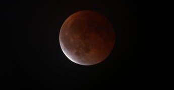 Luna di sangue, oggi l’eclissi totale: cos’è e quando vederla