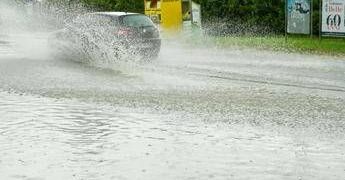 Maltempo sull’Italia, allerta meteo oggi in Calabria e Sicilia: scuole chiuse in alcuni comuni