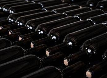 Maxi furto nella cantina Antinori in Toscana, rubate 30mila bottiglie per 5 milioni di euro: caccia alla banda
