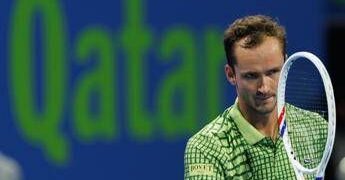 Medvedev, disavventura ‘in aereo’ dopo la finale persa con Sinner: “Ho perso i bagagli, non posso giocare a Miami”