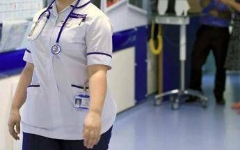 Meningite, l’igienista: “Rischio focolai anche in Italia, urgente vaccino MenB nei Lea per gli adolescenti”