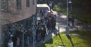 Meningite, salgono a 20 i casi in Inghilterra: ora vaccino per 5mila studenti