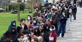 Meningite, salgono a 34 i casi nel Kent in Uk: code per il vaccino