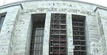 Milano, allarme bomba al Palazzo di giustizia: verifiche in corso