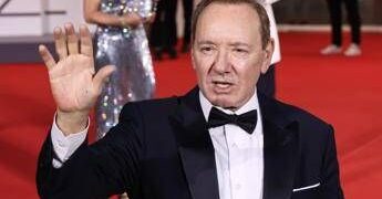 Molestie, Kevin Spacey evita un nuovo processo: ha raggiunto un accordo con gli accusatori