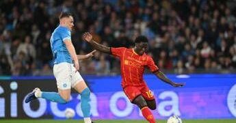 Napoli-Lecce, Banda si accascia a terra per un malore. Cos’è successo