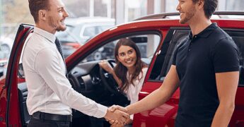 Nell’era digitale il concessionario auto resta decisivo