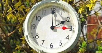 Ora legale 2026 è già arrivata, lancette avanti negli Usa