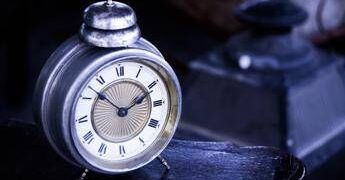 Ora legale 2026, è vero che quest’anno arriva prima? La risposta è no