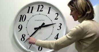 Ora legale marzo 2026, quando torna e come spostare le lancette