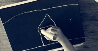 Pedopornografia, tutela minori e informazione: ecco perché non fare i nomi degli arrestati, cosa dice il codice deontologico