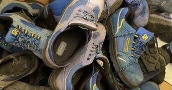Poste, da scarpe portalettere a pavimenti antitrauma per bambini, ‘scarpa vecchia fa buon gioco’ diventa realtà
