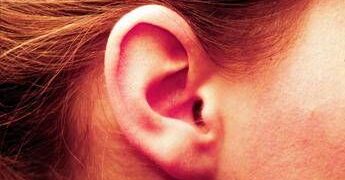 Proteggi il tuo udito: ecco i 3 fattori critici per bambini e adulti