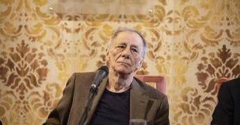 Roberto Vecchioni, rinviate per motivi di salute quattro date del tour