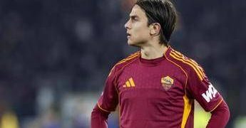 Roma, Dybala operato al ginocchio: fuori per 5 settimane